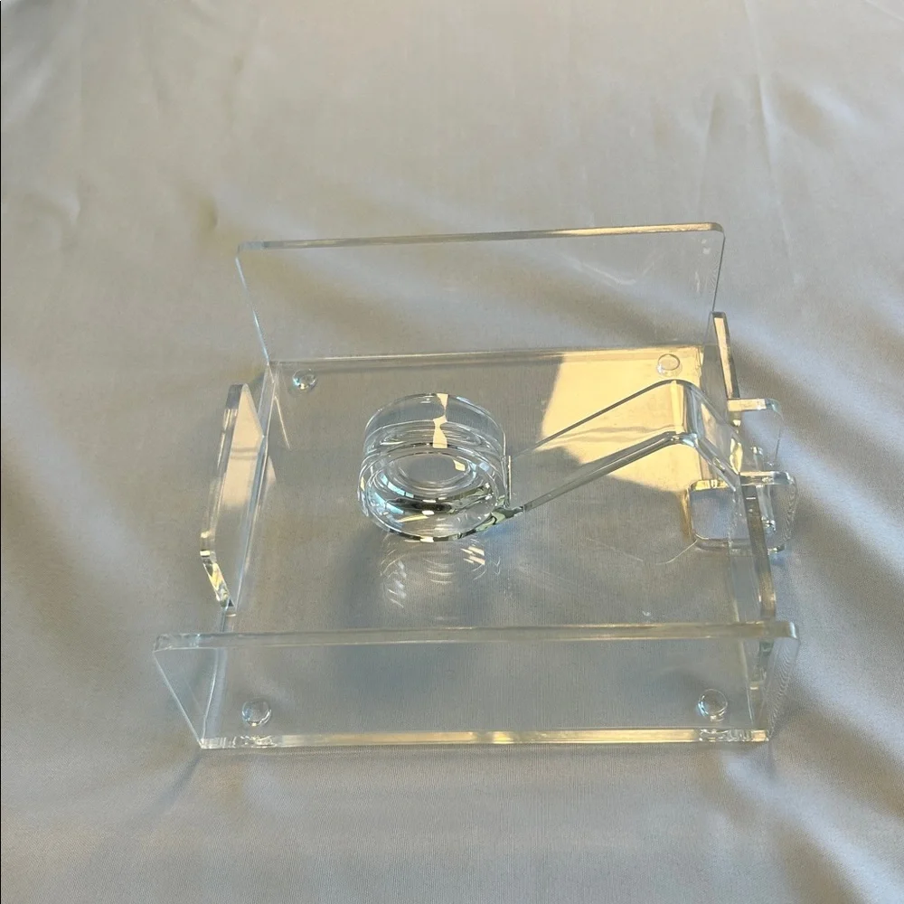 Nice Acrylic 7 “x 6 9/10” Square Napkin holder. Great Condition!